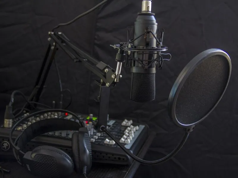 Condenser Microphones - Image showing a condenser in a studio setup